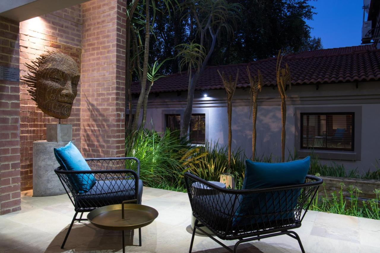 Menlyn Boutique Hotel Pretoria Exterior photo The hotel's courtyard