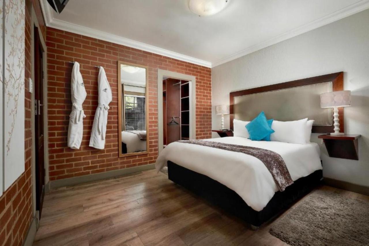 Menlyn Boutique Hotel Pretoria Exterior photo A bedroom at the hotel