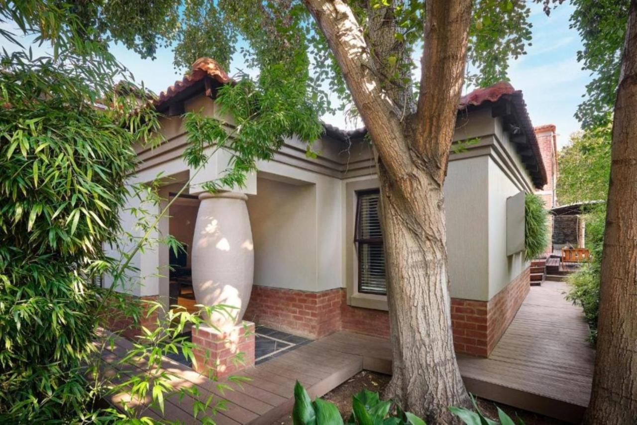 Menlyn Boutique Hotel Pretoria Exterior photo The house in 2011