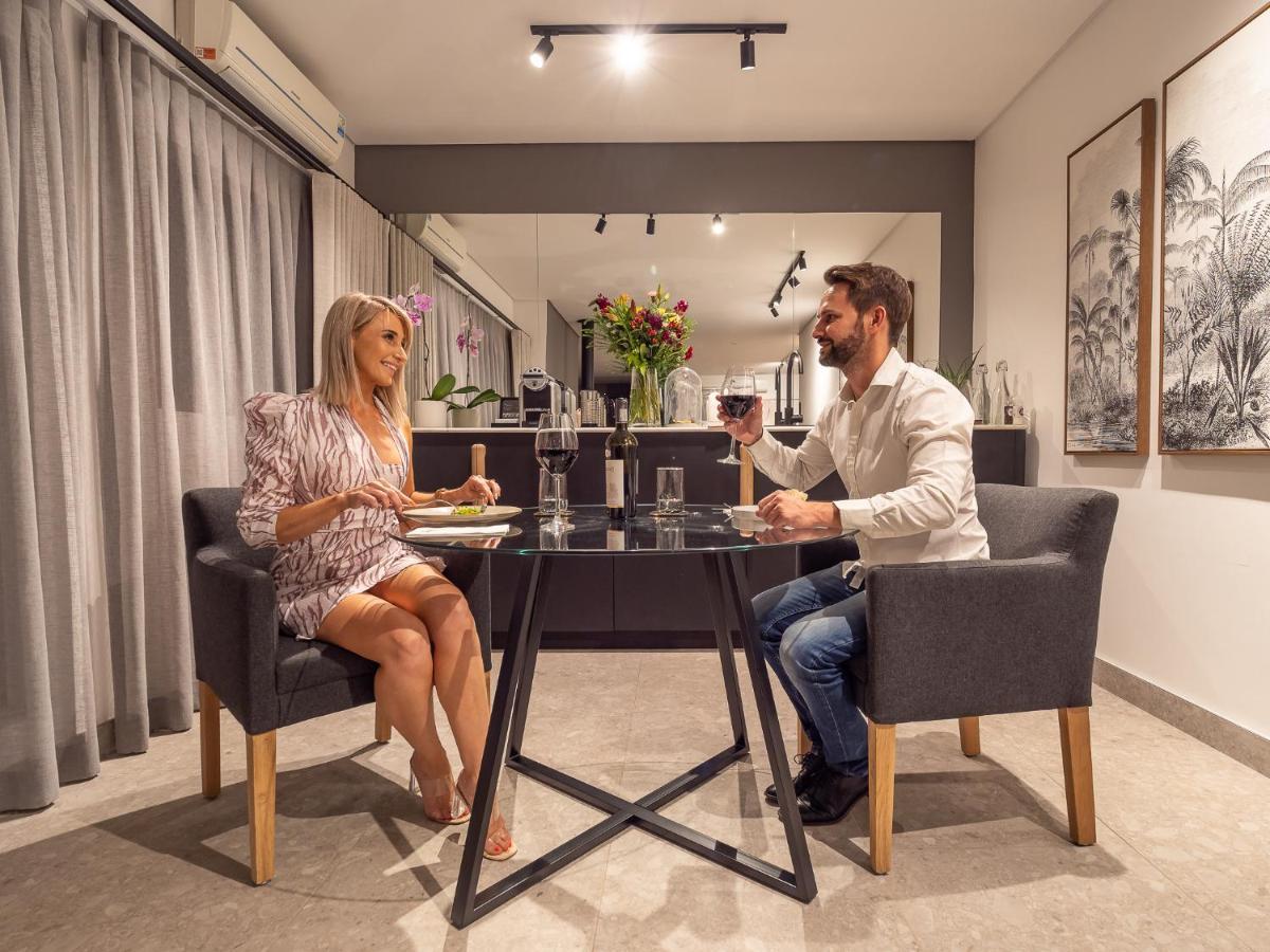 Menlyn Boutique Hotel Pretoria Exterior photo A couple dining at home