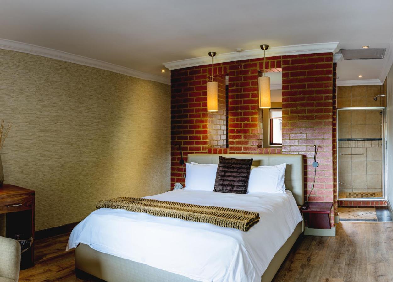Menlyn Boutique Hotel Pretoria Exterior photo A bedroom at the hotel