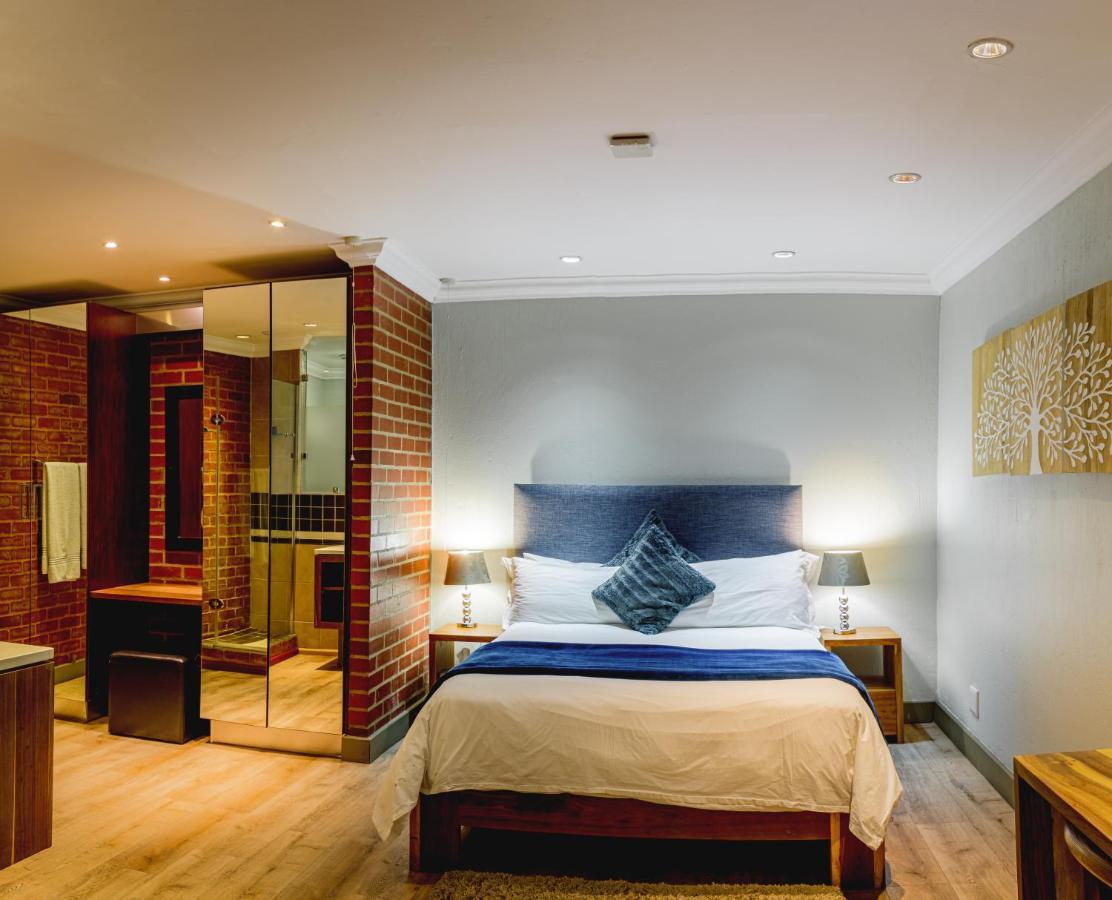 Menlyn Boutique Hotel Pretoria Exterior photo A room at the hotel