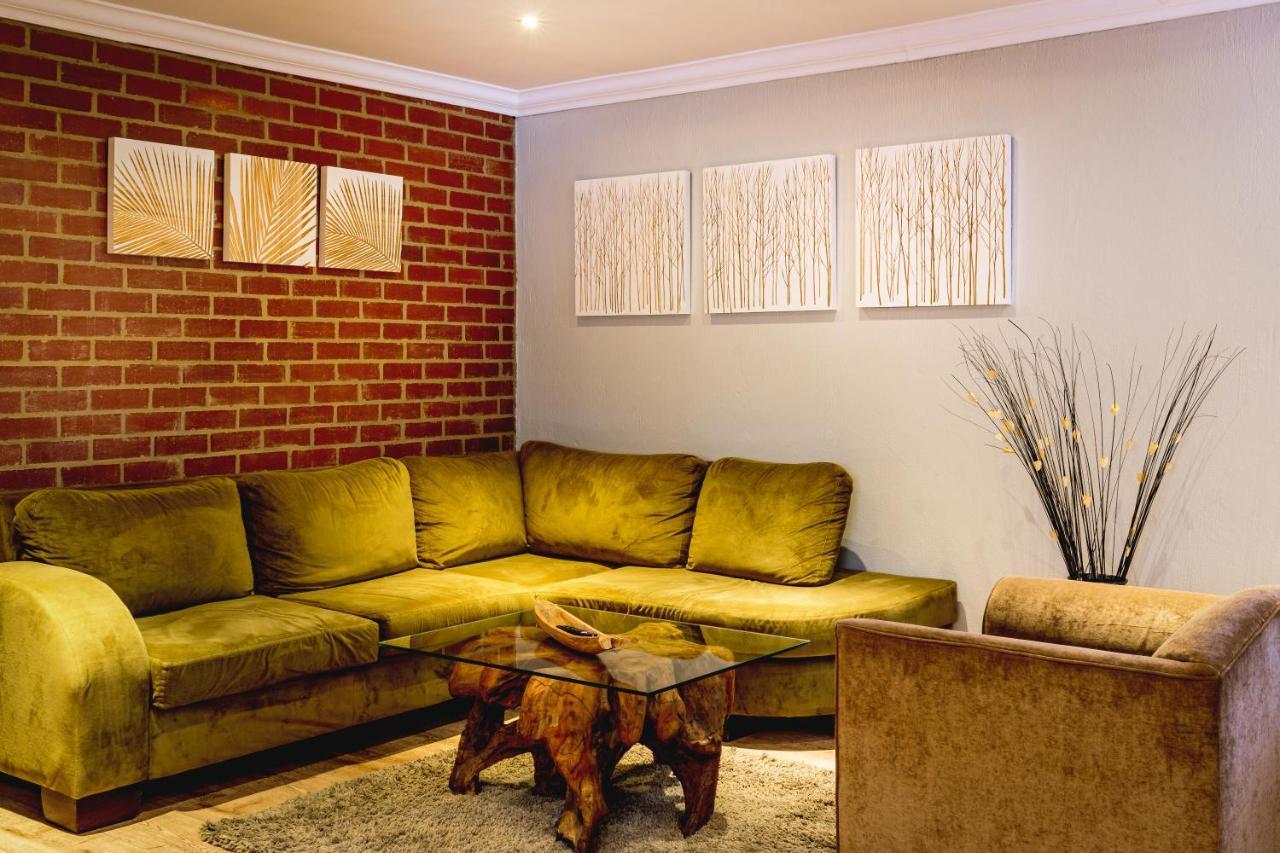 Menlyn Boutique Hotel Pretoria Exterior photo A living room