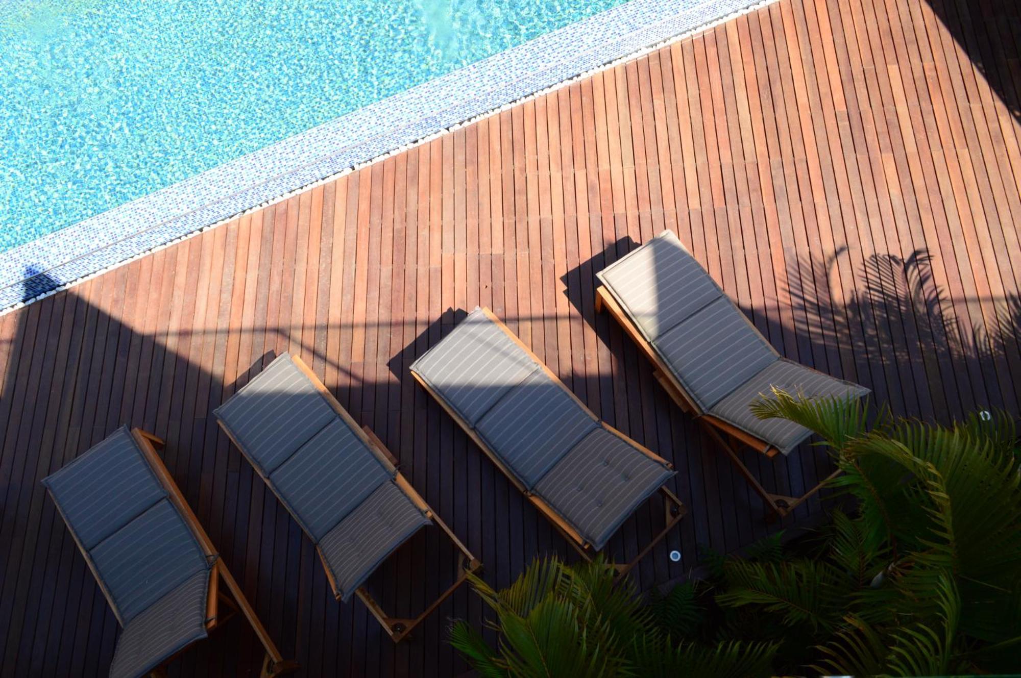 Menlyn Boutique Hotel Pretoria Exterior photo Sunloungers by a pool