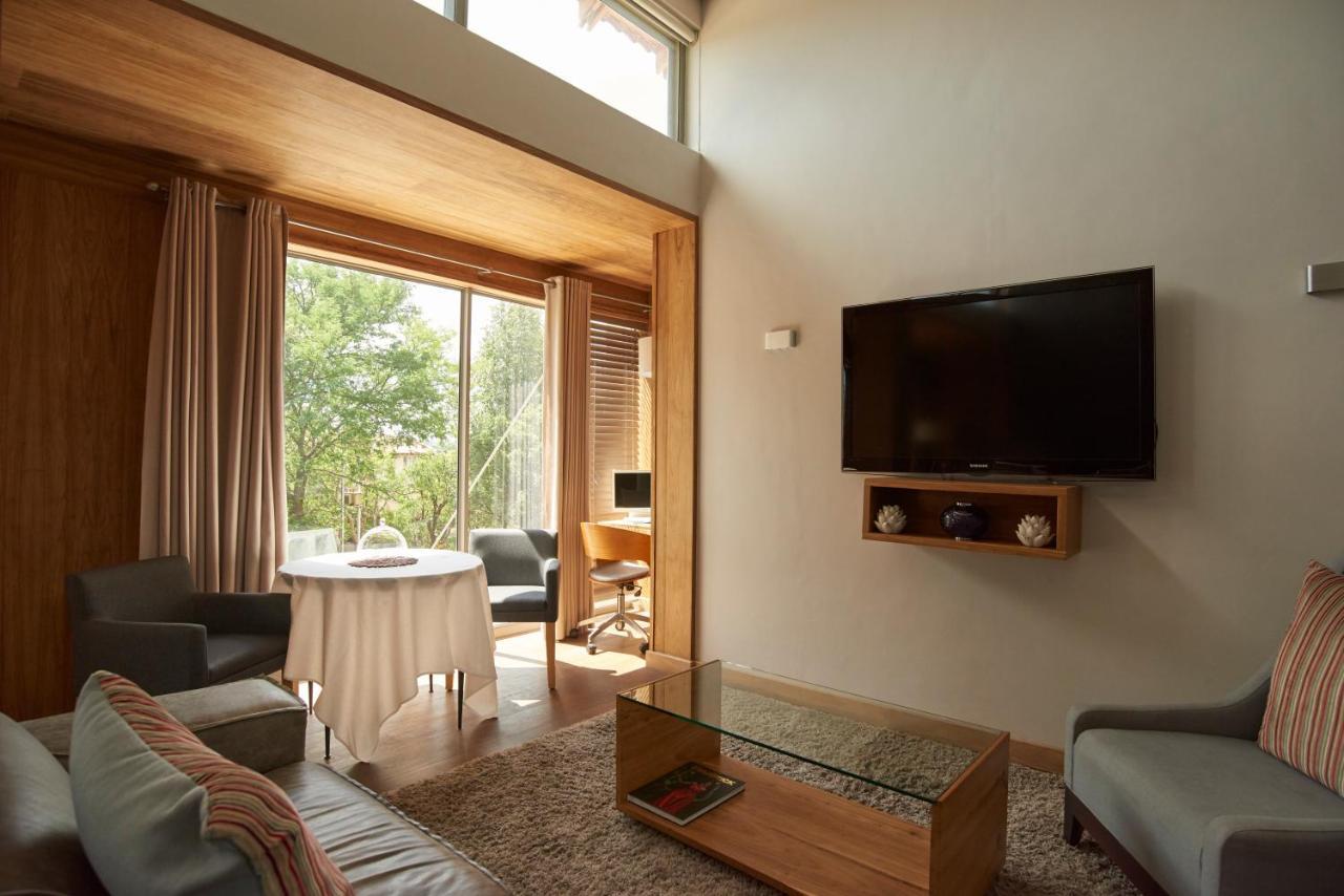 Menlyn Boutique Hotel Pretoria Exterior photo A living room at the hotel